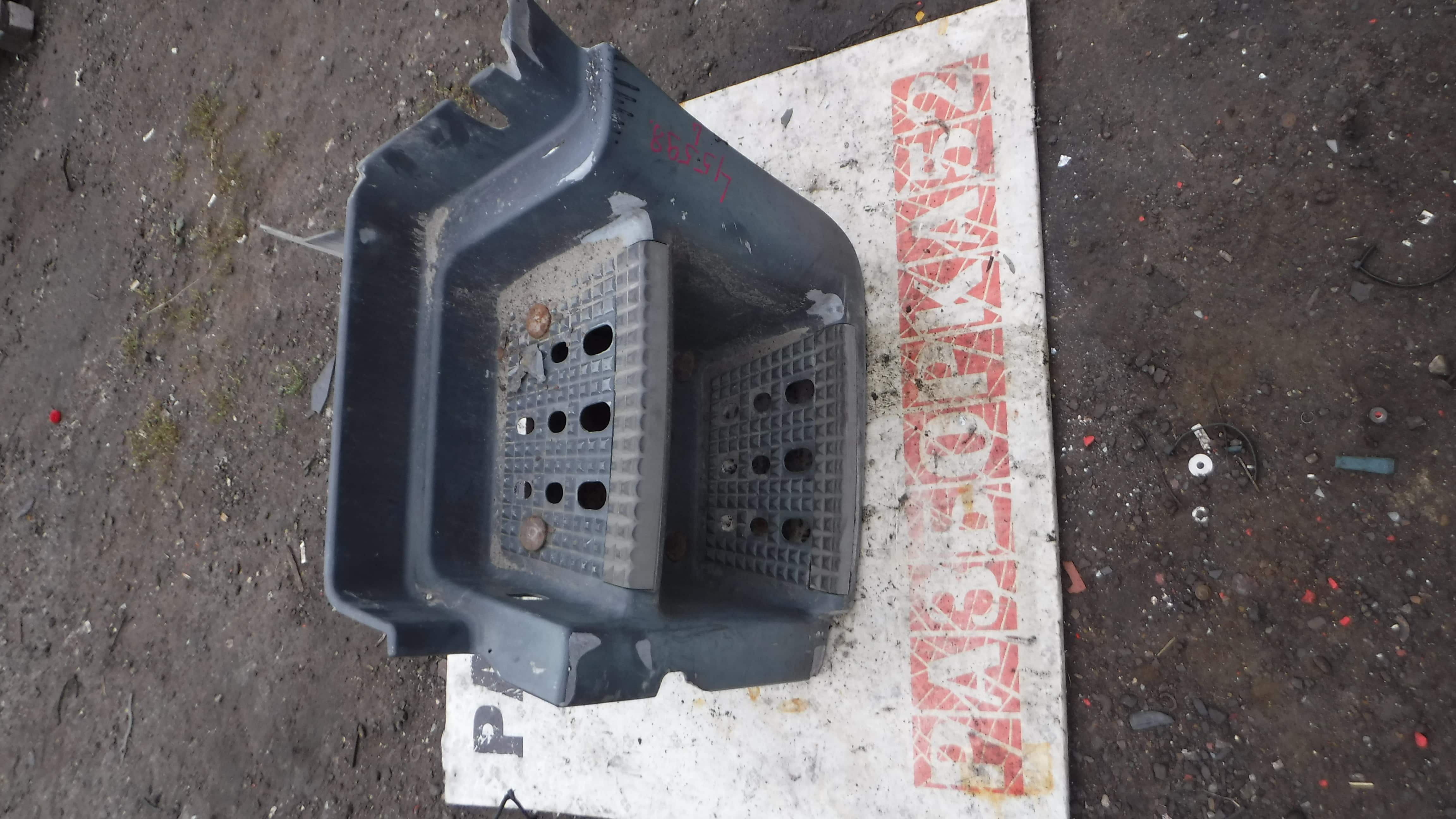 Подножка левая нижняя Ивеко стрейлс Iveco strails Cursor 10 2002 504103303